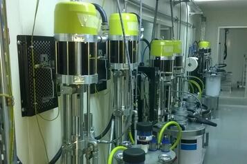 (2) Härter-Kolbenpumpe (2) Härter-Kolbenpumpe