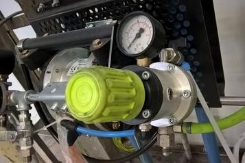 (2) Förderpumpe (2) Förderpumpe