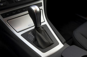 (2) LACKAUFTRAG FÜR 3D-EFFEKTE (2) LACKAUFTRAG FÜR 3D-EFFEKTE