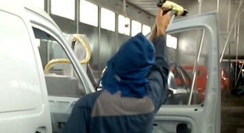 (3) Manuelle Lackierung von Fahrzeugkarosserien (3) Manuelle Lackierung von Fahrzeugkarosserien