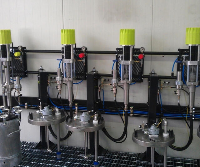 Farbküche für flüssige Mehrkomponenten-Lacke Farbküche für flüssige Mehrkomponenten-Lacke